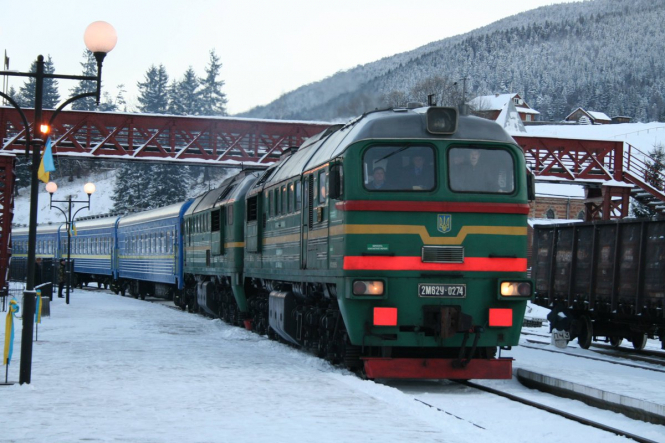 Более 17 тысяч украинцев встретят Новый год 2018 в поездах. 