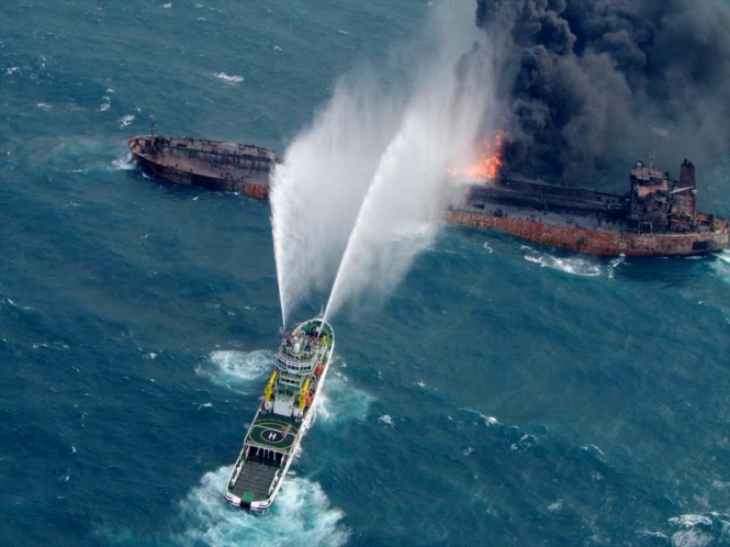 В Восточно-Китайском море затонул иранский нефтяной танкер Sanchi, что с 6 января был охвачен пламенем после того, как столкнулся с китайским грузовым судном. 