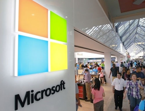 Предыдущий пик для Microsoft приходился на разгар эпохи доткомов - $613 млрд в 1999 году. В текущих ценах компания стоила бы $912 млрд. 