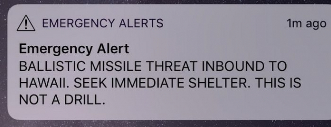 Жителям американского штата Гавайи утром в субботу поступило SMS-сообщение, что на остров летит ракета, и призыв срочно искать убежище. 