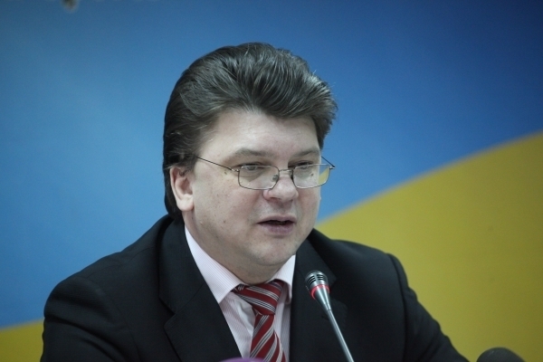 Министр молодежи и спорта Украины Игорь Жданов выступает за поддержку прибыльными государственными компаниями национальных спортивных сборных как официальными спонсорами. 