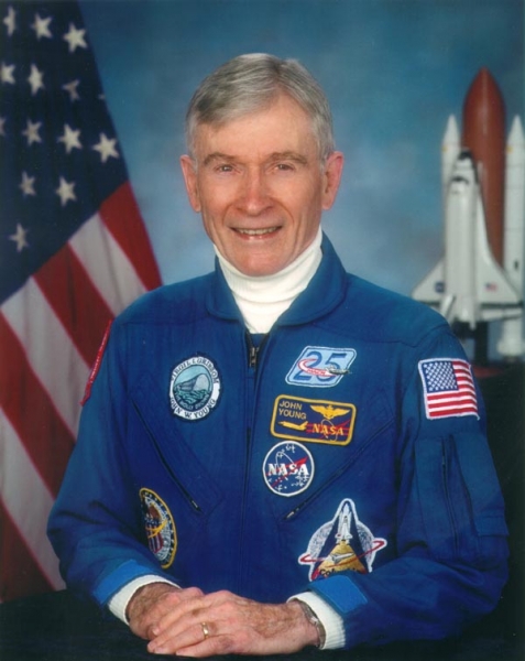 В пятницу, 5 января, скончался американский астронавт Джон Янг. Ему было 87 лет. 
