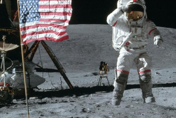 В пятницу, 5 января, скончался американский астронавт Джон Янг. Ему было 87 лет. 