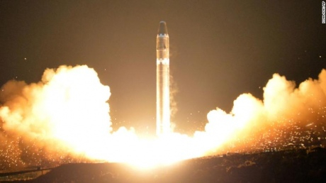 Японская телекомпания NHK на своих интернет-ресурсах опубликовала экстренное предупреждение о ракетном ударе со стороны Северной Кореи 