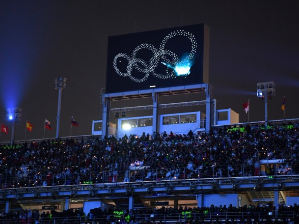 В первый день зимних Олимпийских игр в Пхенчхан разыграли пять комплектов наград. 