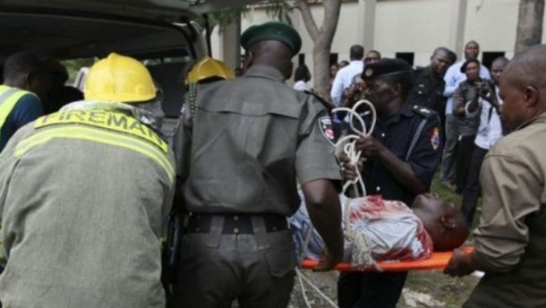 В нигерийском городе Майдугури в результате атаки трех террористов-смертников погибли 18 человек. 