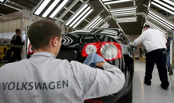 Некоторые из крупнейших автомобилестроительных предприятий Германии в течение недели были вынуждены приостановить работу, ведь сотрудники Daimler, BMW и группы Volkswagen, являющиеся членами профсоюза IG Metal, брали участие в серии 24-часовых забастовок три дня подряд. 