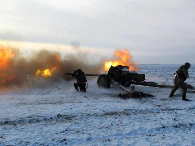В течение дня российско-оккупационные войска использовали в Донбассе запрещенные Минскими соглашениями образцы вооружения - артиллерийских систем и минометов. 