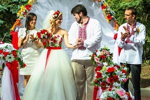 В День Святого Валентина, 14 февраля, в Украине планируют пожениться 1830 пар. Они уже подали соответствующие заявления в ЗАГС. 