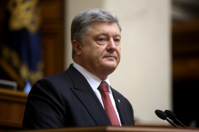 Президента Украины Петра Порошенко допросят в среду, 21 февраля, в Оболонском суде Киева в качестве свидетеля обвинения. 