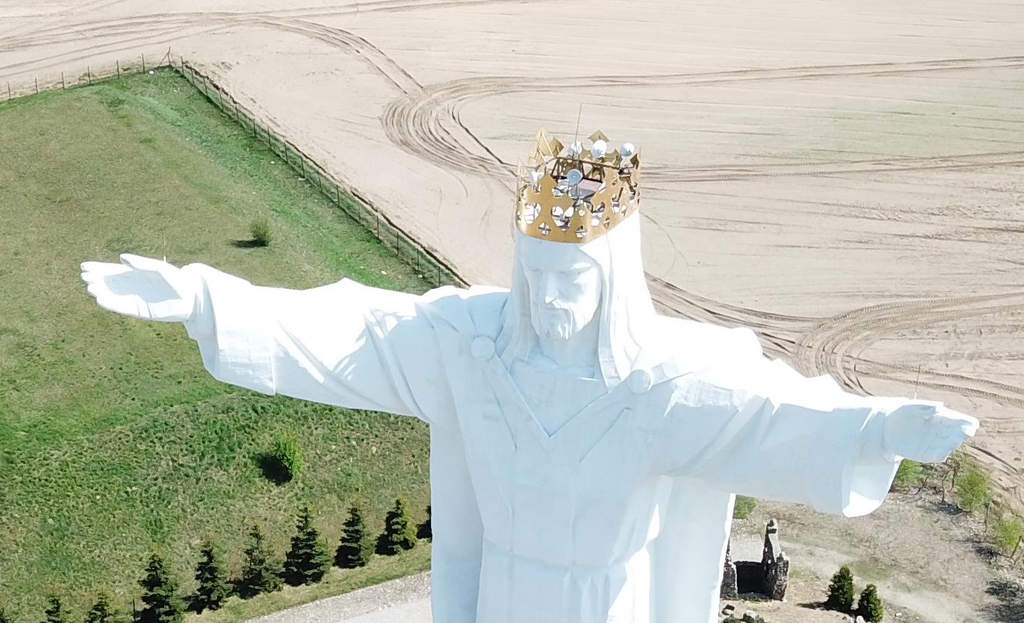 Из головы 36-метровой статуи Иисуса Христа в Польше снимут антенны для раздачи интернет-сигнала. 