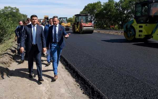 В ближайшие 5 лет на ремонт и строительство украинских дорог будет выделено 300 000 000 000 гривен. 