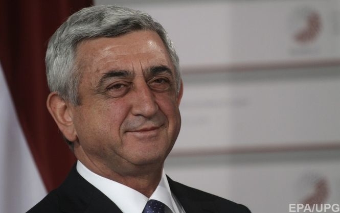Премьер-министр Армении Серж Саргсян заявляет, что "другие деятели" могут взять управление страной после решения проблемы Карабаха и обеспечения безопасного развития государства. 