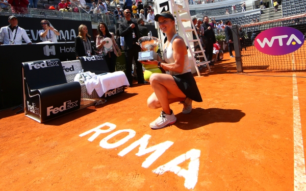 Украинская теннисистка Элина Свитолина победила первую ракетку мира - румынку Симону Халеп - в финале турнира WTA в Риме. 