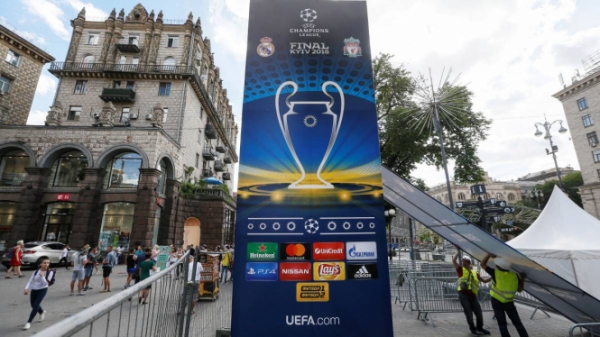 Более чем 2000 болельщиков мадридского "Реала" отказались выкупать билеты на финал Лиги чемпионов в Киеве. 