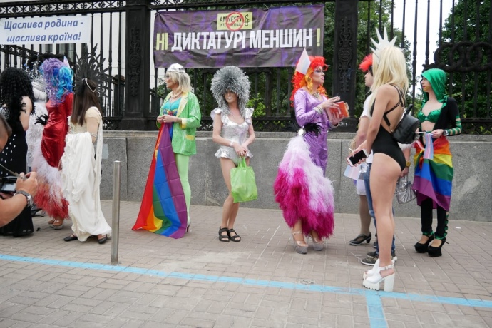 Несколько тысяч участников Марша равенства прошли по центру Киева в субботу. 