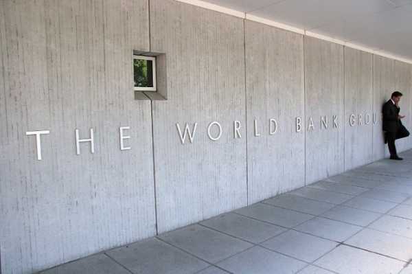 Всемирный банк описал как совпадение нескольких финансовых рисков может привести к глобальной рецессии. 