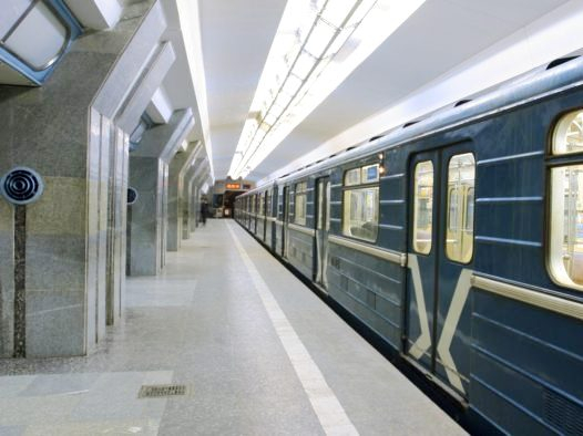 В Киеве аноним по телефону сообщил о минировании пяти станций метро столичного метрополитена. Станции закрыты, проводится проверка. 