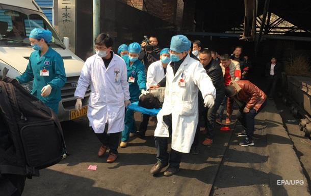 В Китае в результате столкновения автобуса с грузовиком погибли 18 человек. 