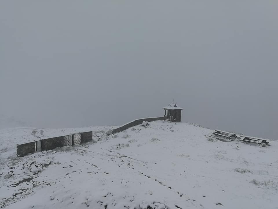 На Черногорском хребте в Карпатах 23 июня выпал снег. 