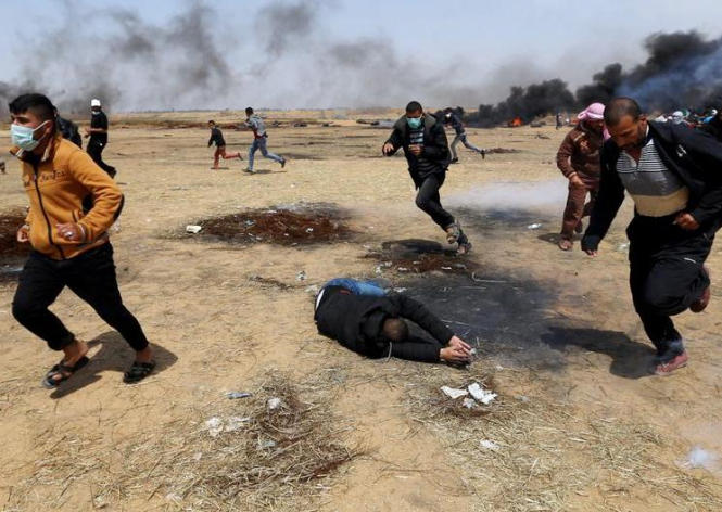 В результате столкновений между протестующими и военными на границе Израиля с сектором Газа двое палестинцев погибли, еще 415 человек получили ранения. 