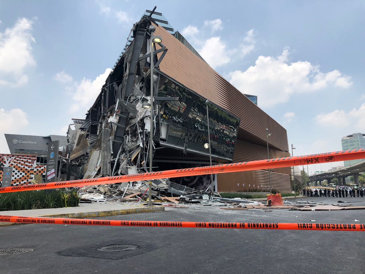 В столице Мексики Мехико сегодня, 12 июля, обрушилось здание торгового центра Artz Pedregal. 