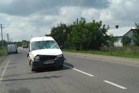 Во Львовской области (с. Новый Витков, Радеховского района) на дороге "Червоноград-Радехов" произошла смертельная ДТП - житель Сокаля на автомобиле "Фиат Скудо" сбил велосипедистку, перед тем столкнувшись с рейсовым автобусом. 