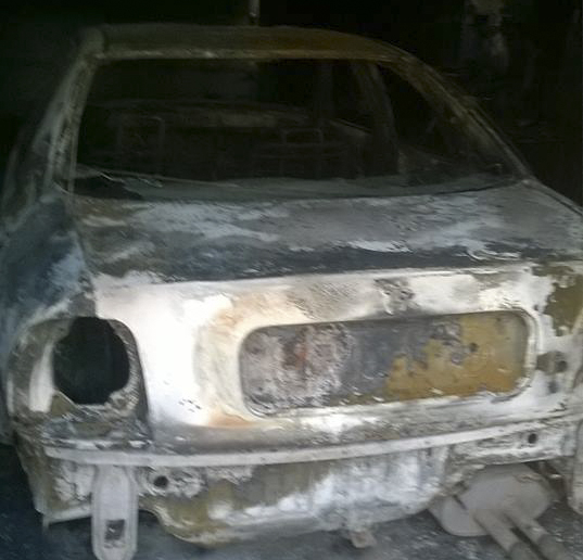 Депутату Роменского городского совета на Сумщине Юлии Магденко сожгли авто. Женщина говорит, это месть за то, что разоблачала коррупцию в местной власти. 