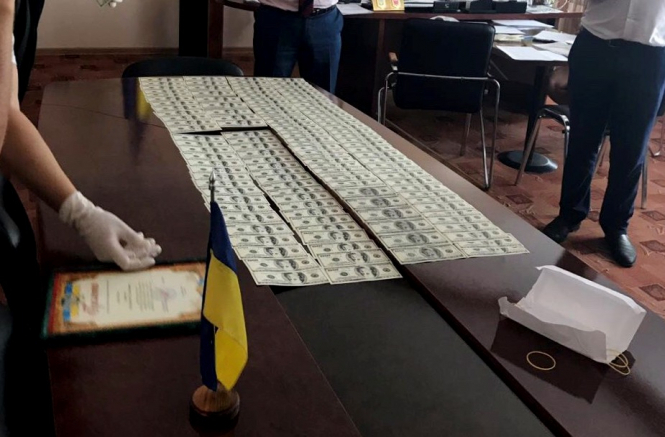 Председатель Полонской районной государственной администрации Хмельницкой области задержали на взятке в $32900. 