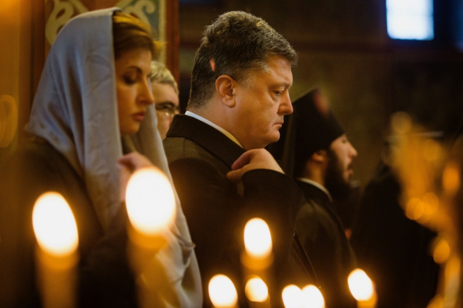 Президент Петр Порошенко оплатил телерекламу в поддержку предоставления томоса об автокефалии Украинской православной церкви из личных средств. 