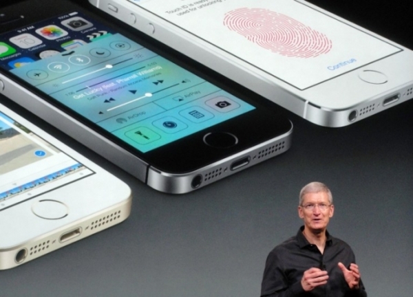 Компания Apple заявила о том, что iPhone не прослушивают разговоры пользователей без их ведома и не позволяют этого делать сторонним приложениям. 