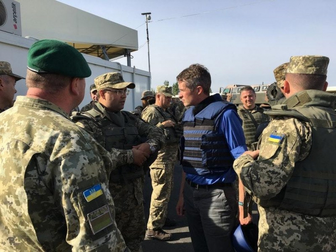 Великобритания собирается отправить в Украину Королевскую морскую пехоту и патрулей Королевского флота, существенно расширив военное присутствие в стране. 
