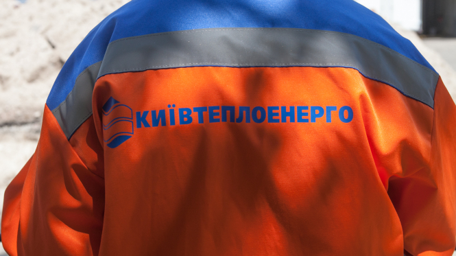 С начала недели в Киеве работники коммунального предприятия "Киевтеплоэнерго" ликвидировали более 200 повреждений тепловых сетей, еще около сотни повреждений - в работе. 