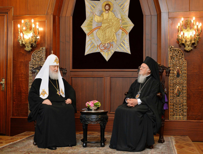 Архиепископия православных русских церквей в Западной Европе (экзархат Вселенского патриархата) заявила, что Константинополь не прекращал общения с Московским патриархатом. 