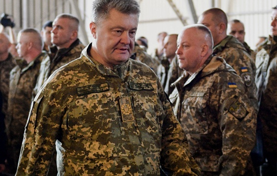Президент Петр Порошенко приказал руководителям операции Объединенных сил на Донбассе в ответ на огонь незаконных вооруженных формирований применять все подчиненные им силы и средства для сохранения жизни украинских воинов. 