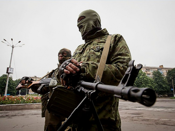 В районе Светлодарск дуги и вблизи населенного пункта Золотое-4 фиксируются попытки боевиков возобновить боевые действия. 