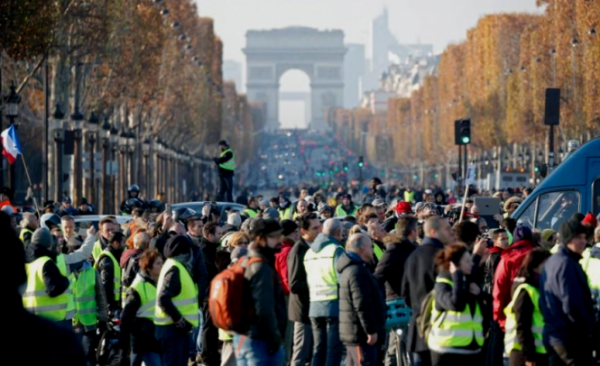 Во Франции в субботу, 17 ноября, проходят акции протеста автомобилистов, недовольных ростом цен на топливо и экономической политикой президента Эммануэля Макрона. 