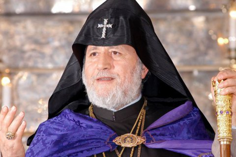 Армянская апостольская церковь не признает предоставления Украине Томосу об автокефалии. 