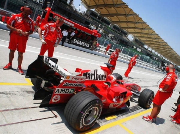 
Владельцы Формулы-1 - компания Liberty Media - объявили о подписании контракта на проведение новой гонки - Гран-при Вьетнама. 