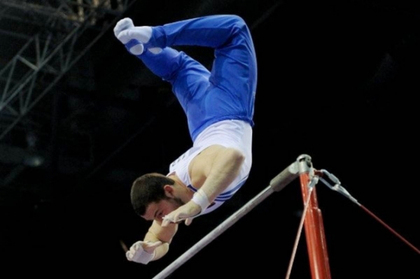 Британский гимнаст Эшли Уотсон установил рекорд Гиннеса по выполнению сальто на перекладине. 