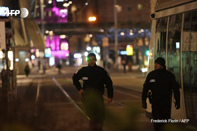Полиция Франции заявила, что человек, который открыл стрельбу возле рождественской ярмарки в Страсбурге - "нейтрализован". 