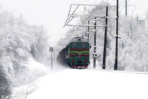 
"Укрзализныця" открыла продажу билетов на 5 дополнительных поездов к новогодним и рождественским праздникам. 