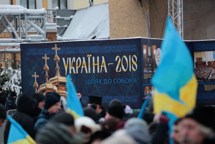 
На Софийской площади в Киеве началась совместная молитва за автокефалию Украинской церкви. 