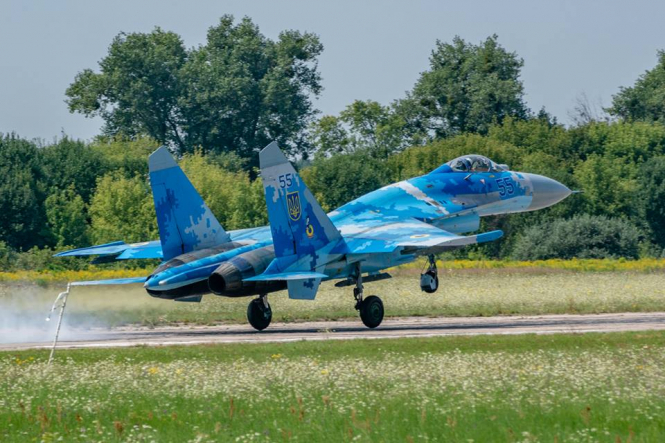 Пилот самолета Су-27 разбился на Житомирщине 15 декабря, выполнял упражнения по боевой подготовке в сложных погодных условиях. 
