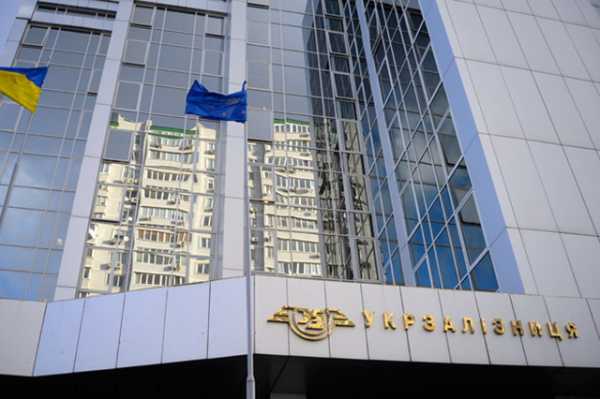 
Глава Укрзализныци Евгений Кравцов сообщил, что для обеспечения перевозки грузов и обслуживания растущих объемов экспорта, Укрзализныця нуждается 1 триллиона гривен инвестиций. 
