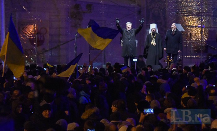 
На Софийскую площадь Киева во время Объединительного собора пришли около 35 тысяч человек. 