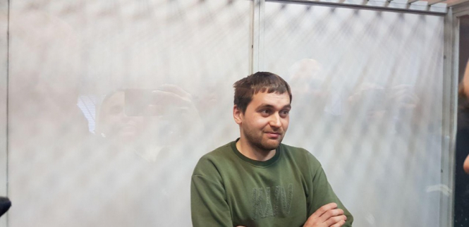 
Печерский суд продолжил залог в три миллиона гривен и ношение электронного браслета блогеру Александру Барабошко. 
