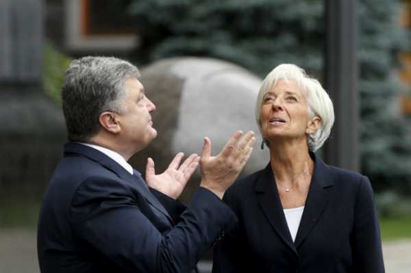 Новая 14-месячная программа кредитования МВФ для Украины Stand By предусматривает выделение трех траншей, в том числе двоих на общую сумму 2,6 миллиарда долларов - до конца 2019 года. 