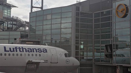 Lufthansa отменила более 400 рейсов