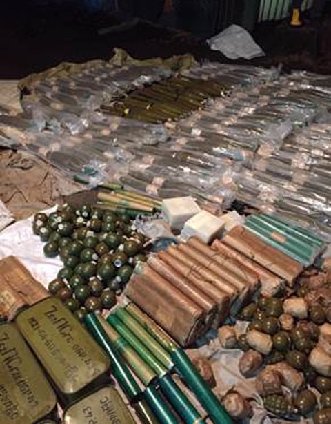 Сотрудники СБУ совместно с военной прокуратурой обнаружили на Киевщине огромный арсенал боеприпасов, вывезенных с зоны АТО. 
